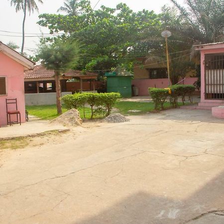 Pink Hostel Аккра Екстер'єр фото