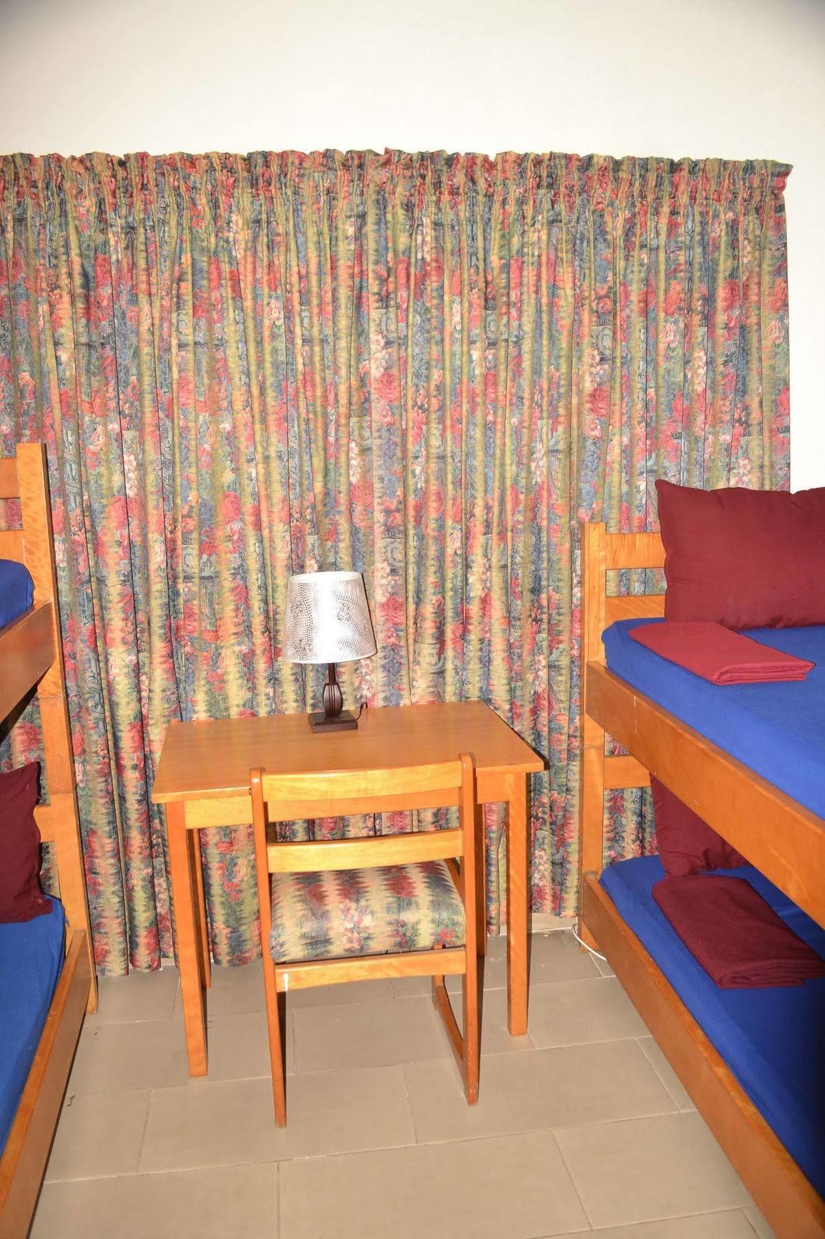 Pink Hostel Аккра Екстер'єр фото