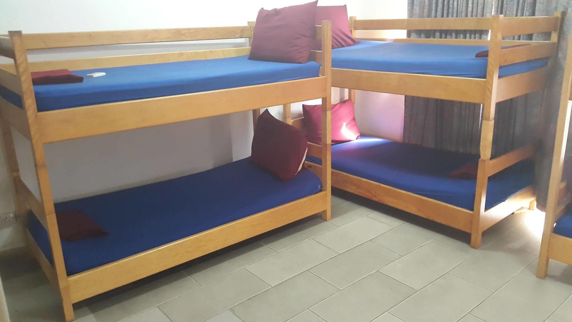 Pink Hostel Аккра Екстер'єр фото
