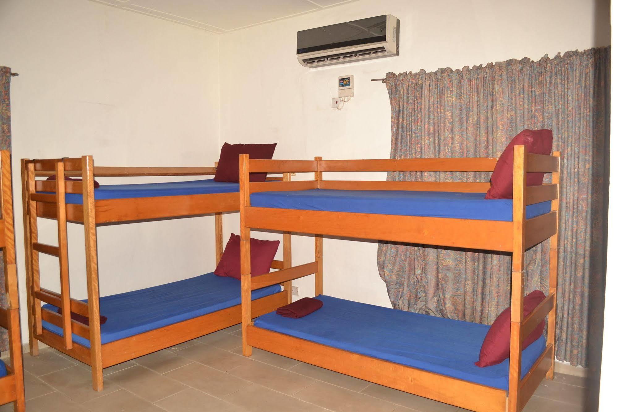 Pink Hostel Аккра Екстер'єр фото