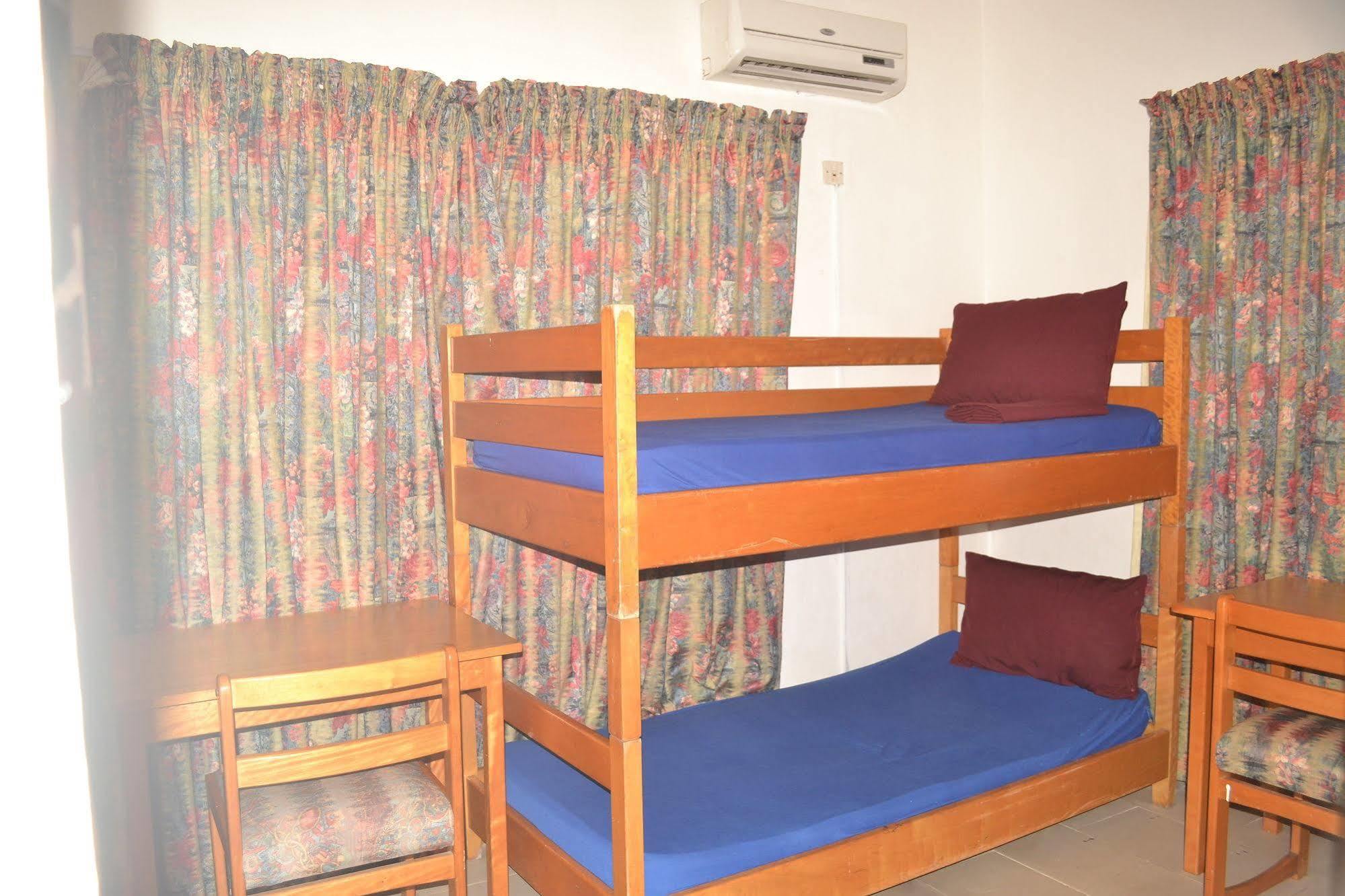 Pink Hostel Аккра Екстер'єр фото