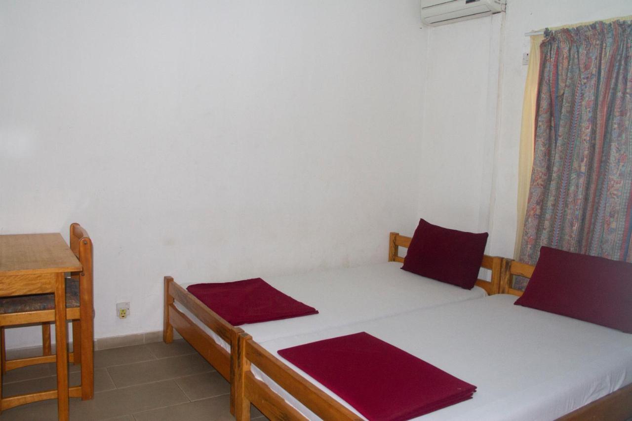 Pink Hostel Аккра Екстер'єр фото