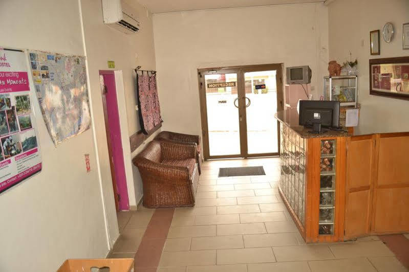 Pink Hostel Аккра Екстер'єр фото