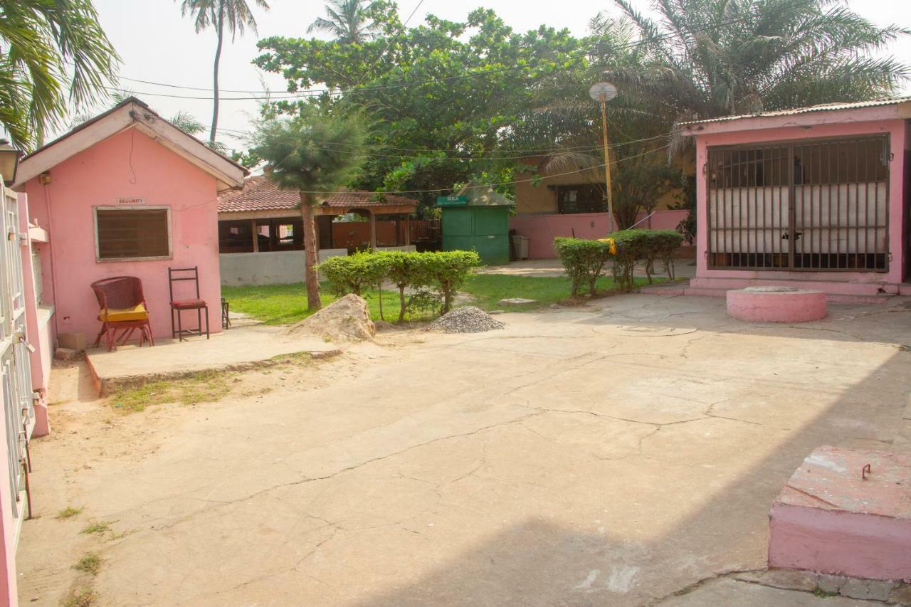 Pink Hostel Аккра Екстер'єр фото