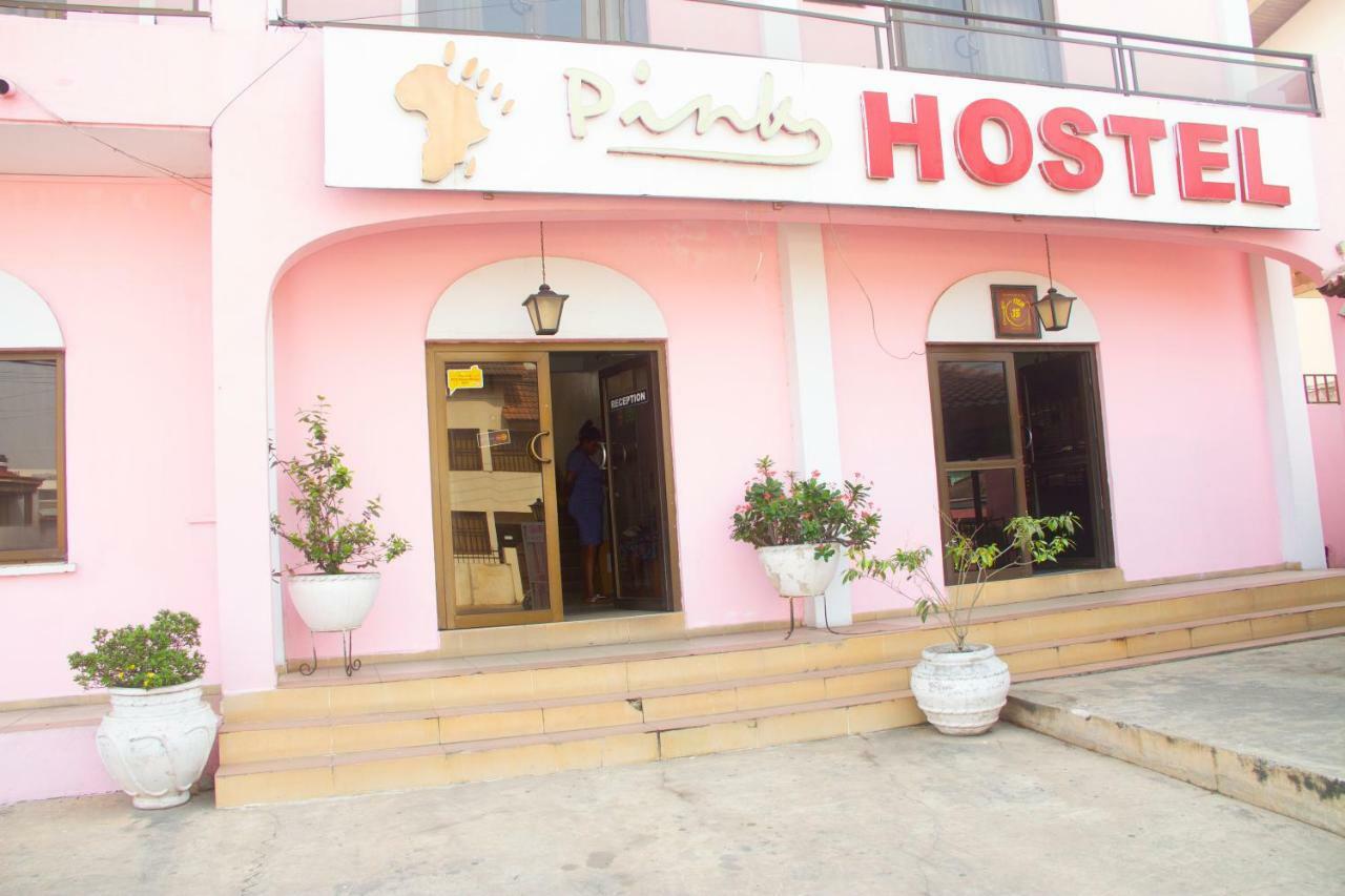 Pink Hostel Аккра Екстер'єр фото