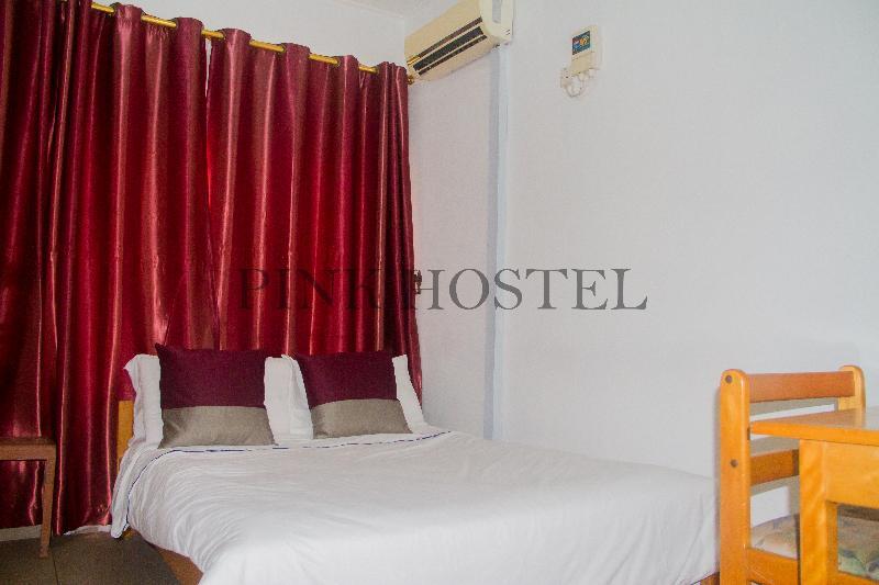 Pink Hostel Аккра Екстер'єр фото