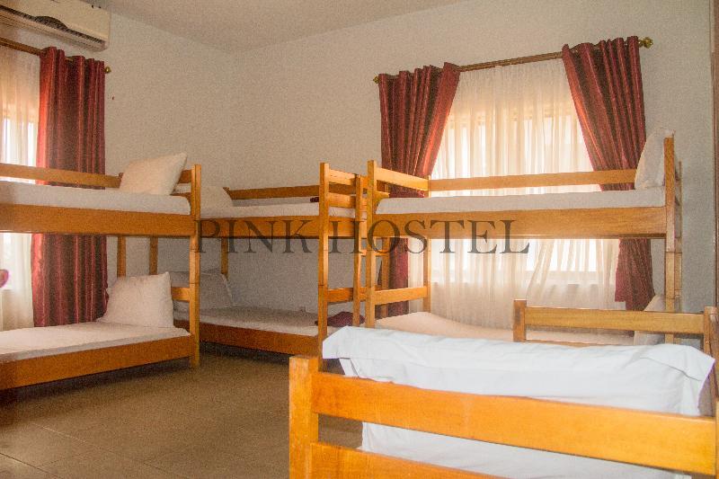 Pink Hostel Аккра Екстер'єр фото