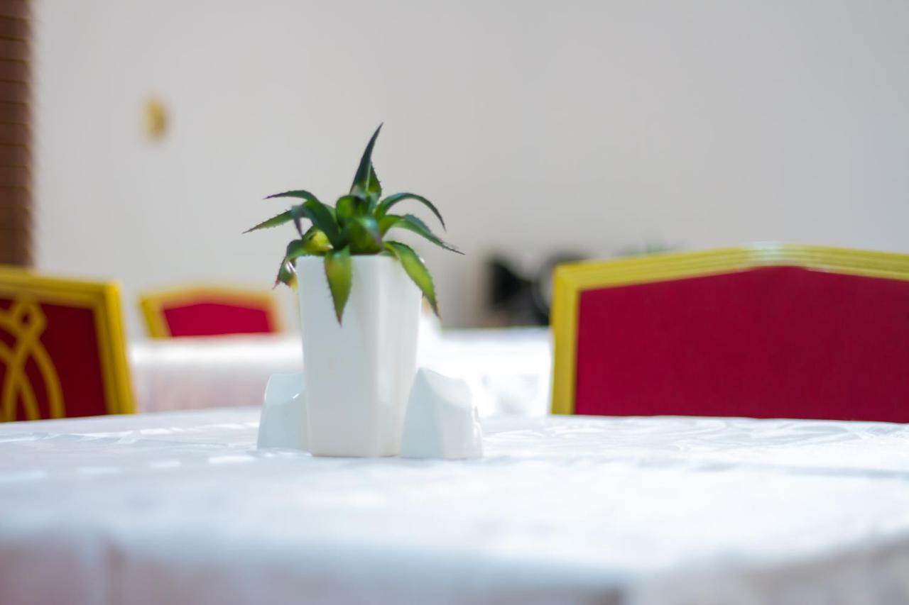 Pink Hostel Аккра Екстер'єр фото