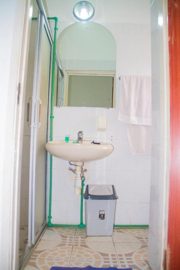 Pink Hostel Аккра Екстер'єр фото