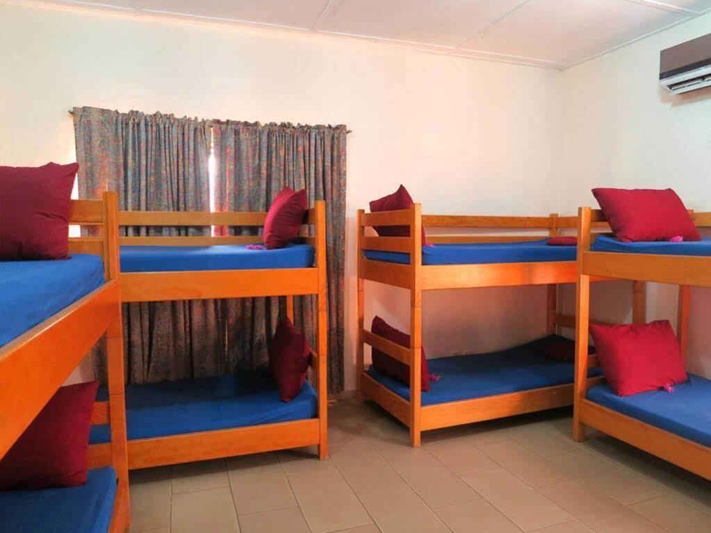 Pink Hostel Аккра Екстер'єр фото